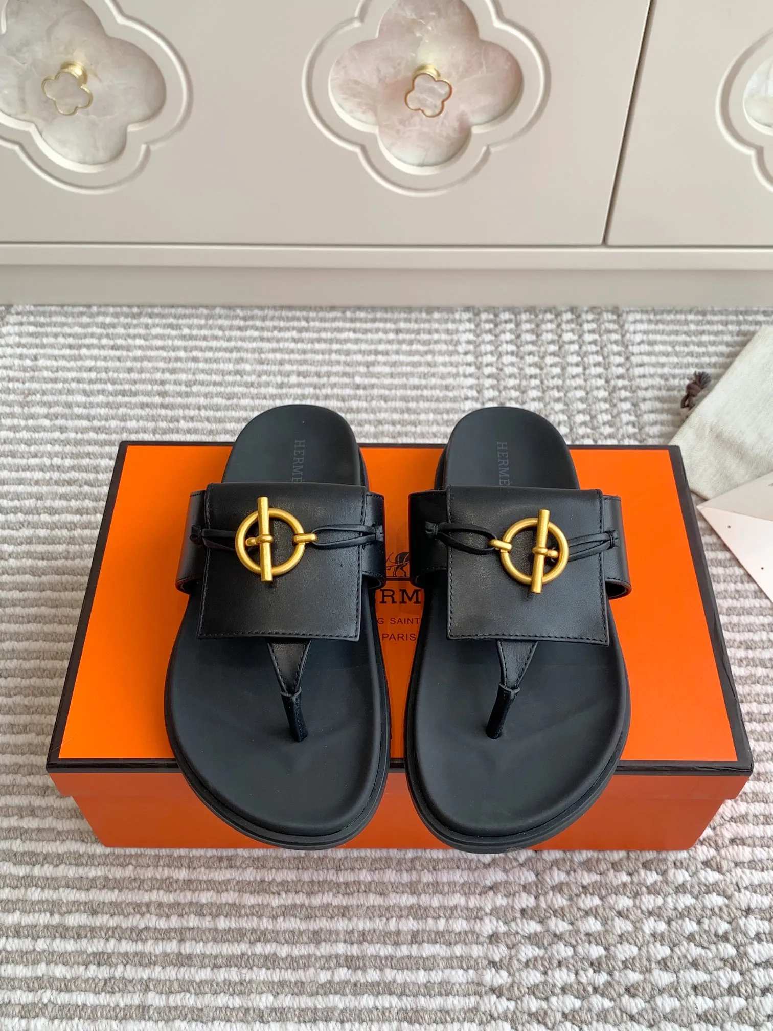 💕💕Factory direct selling price p480💕💕 Hermes 〰️H chypre series Kelly buckle second uncle slippers Quality Upper: imported calfskin/palmprint cowhide/imported cowhide Foot pads imported silk cowhide, original molded outsole Female size: 35-42